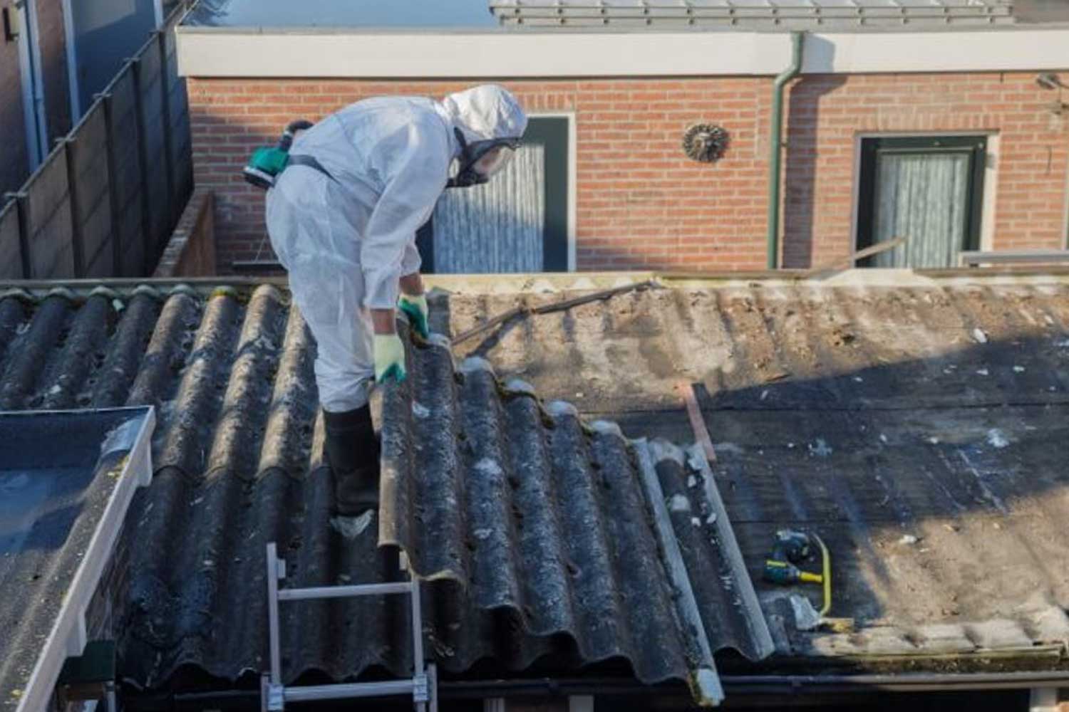 fjernelse af asbest tag